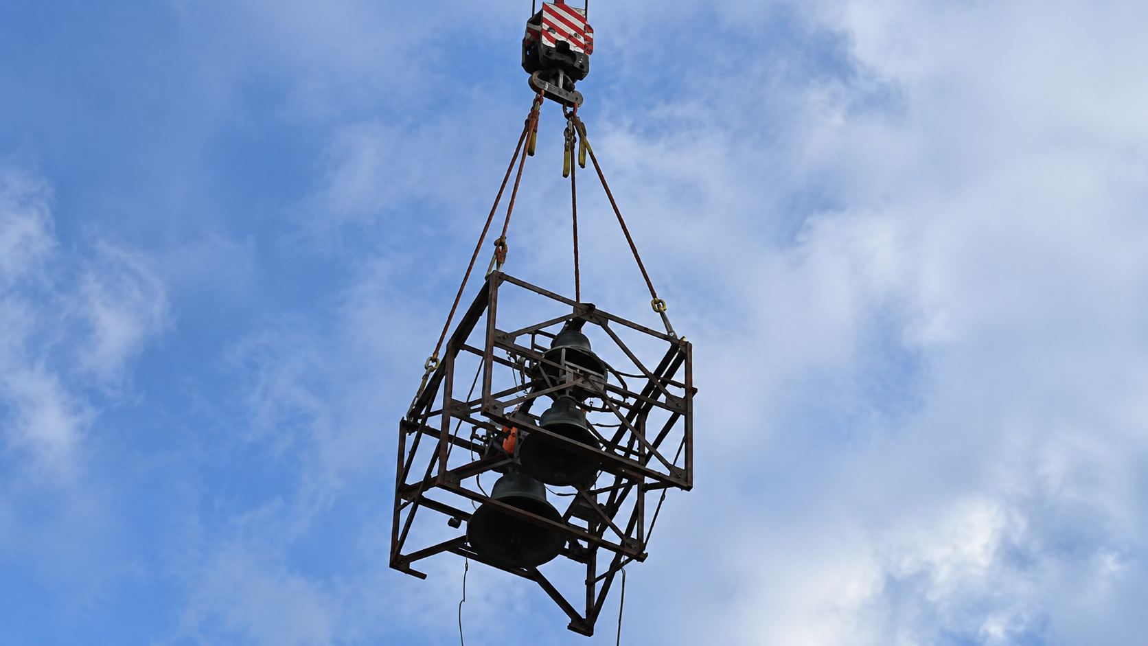 Glocken der Wallfahrtskirche Spabrücken beim Ausbau